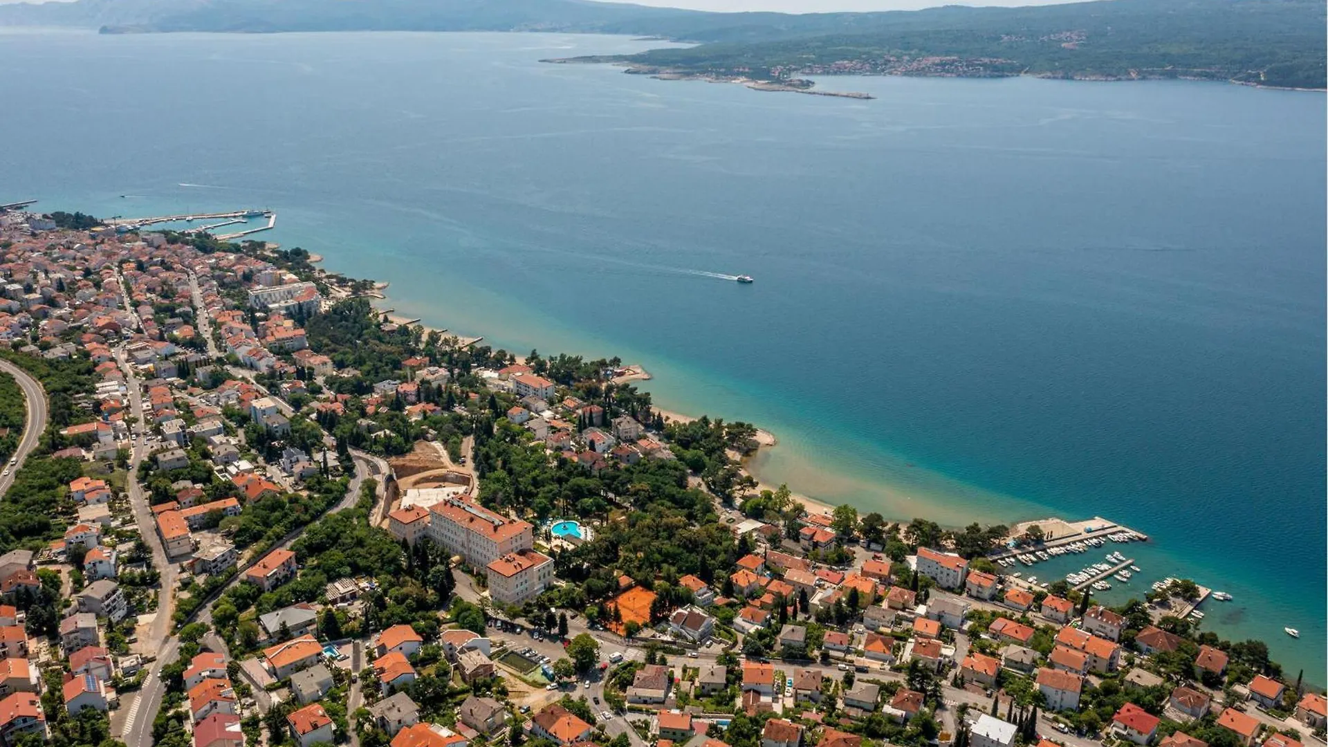 Gorgeous Apartment In Crikvenica With Kitchen 0*,